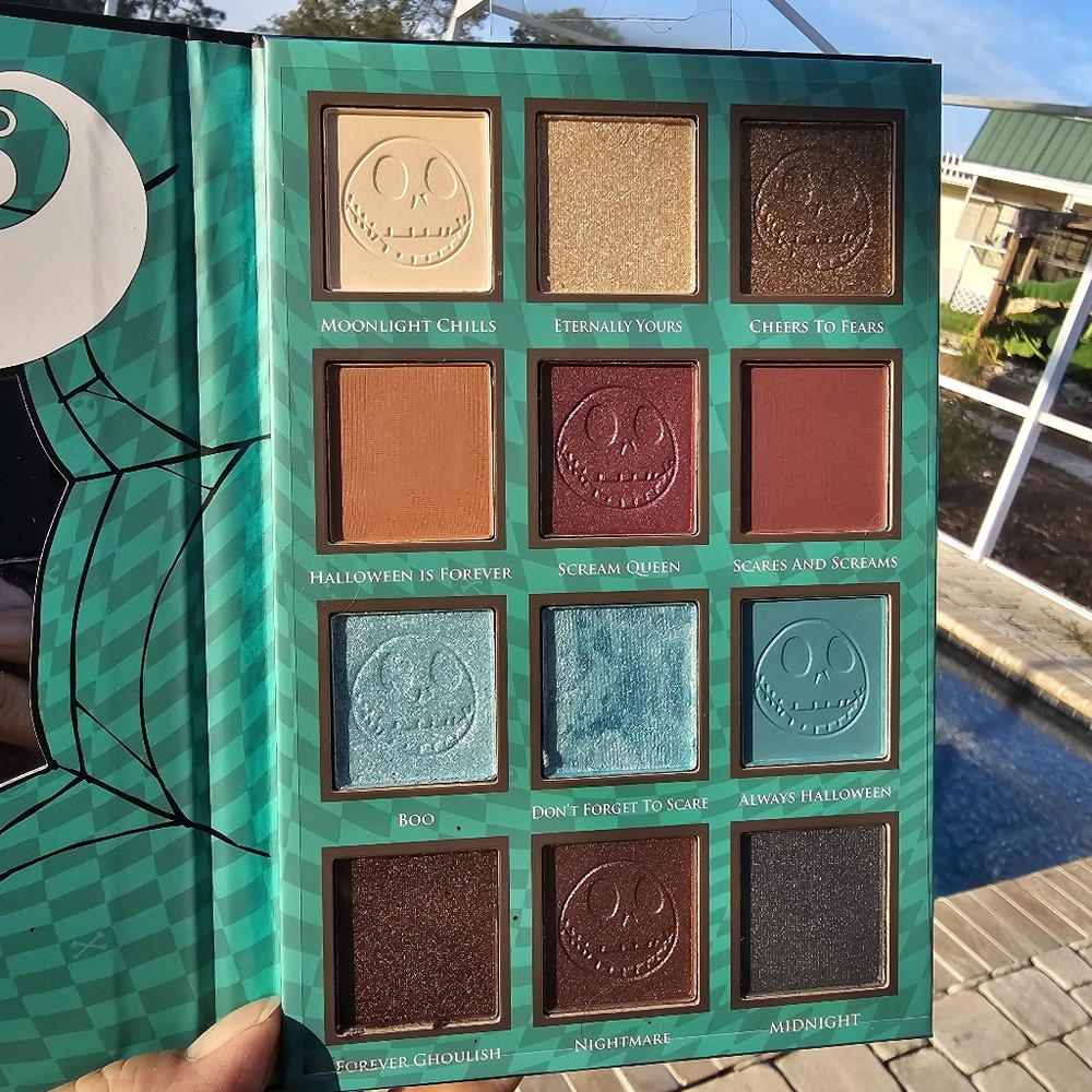 Disney Nightmare Before Christmas Eyeshadow Palette - 12 Shades - Picture 9 of 10